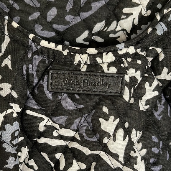 Vera Bradley Glenna black and white floral bag. NWT. - Picture 2 of 8